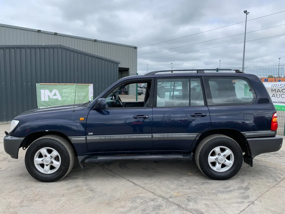 UNRESERVED 2002 TOYOTA LANDCRUISER 3.2L FOR AUCT - Image 2