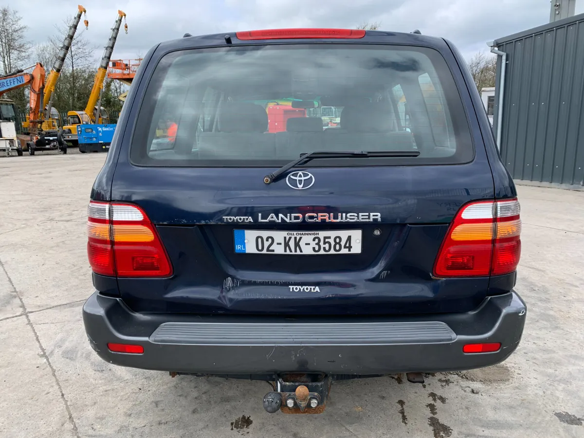 UNRESERVED 2002 TOYOTA LANDCRUISER 3.2L FOR AUCT - Image 4