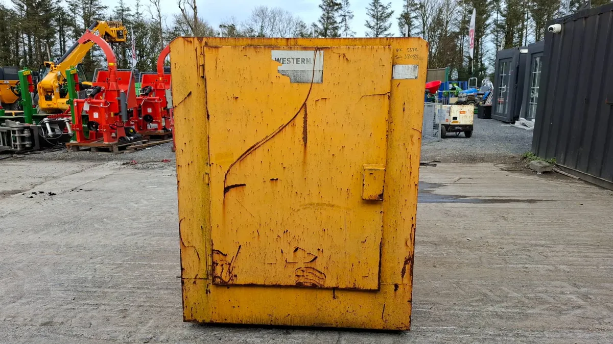 Western 2200L Bunded Diesel Bowser – Manual Pump - Image 4