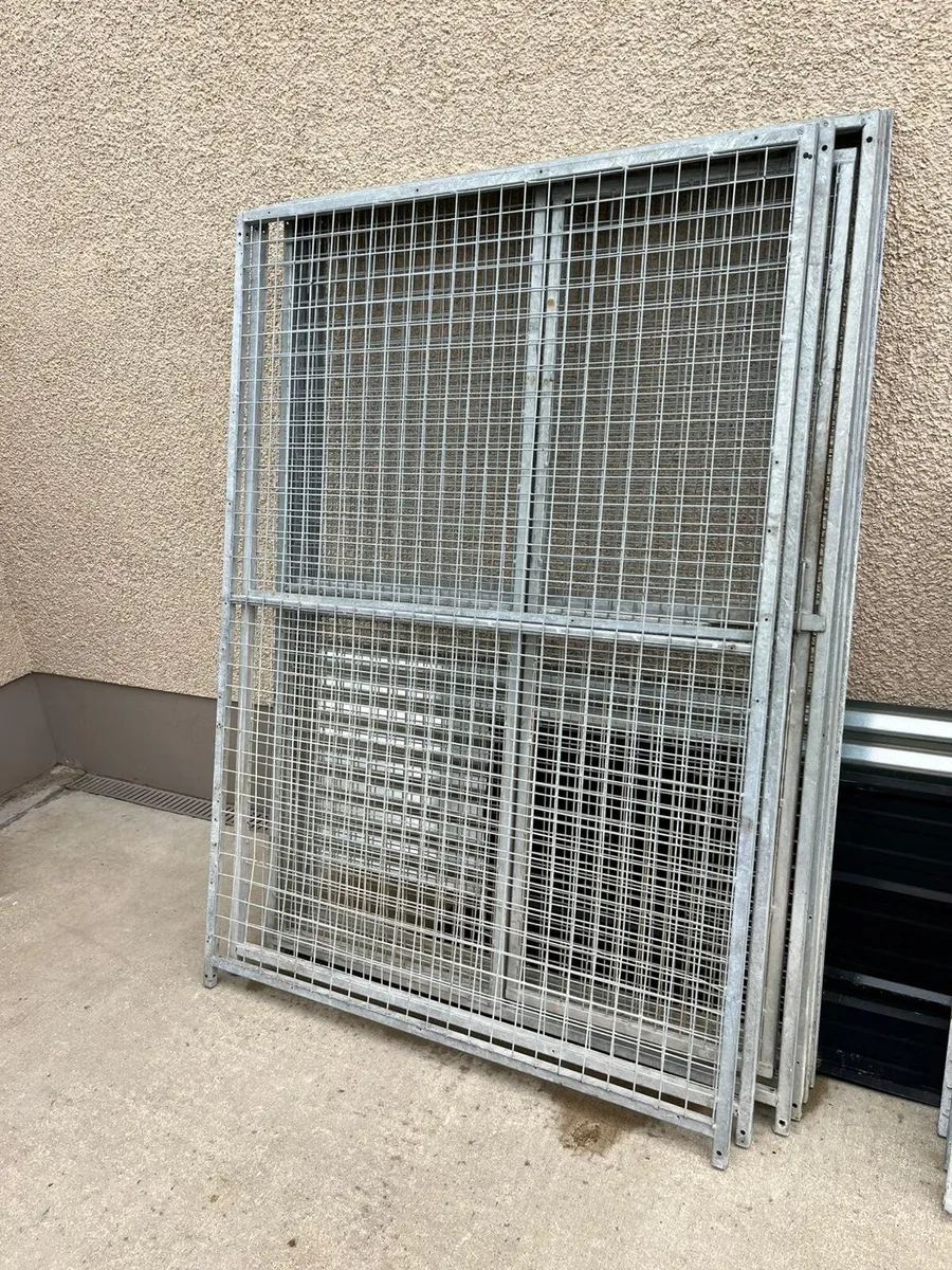 8x4 dog pen - Image 1