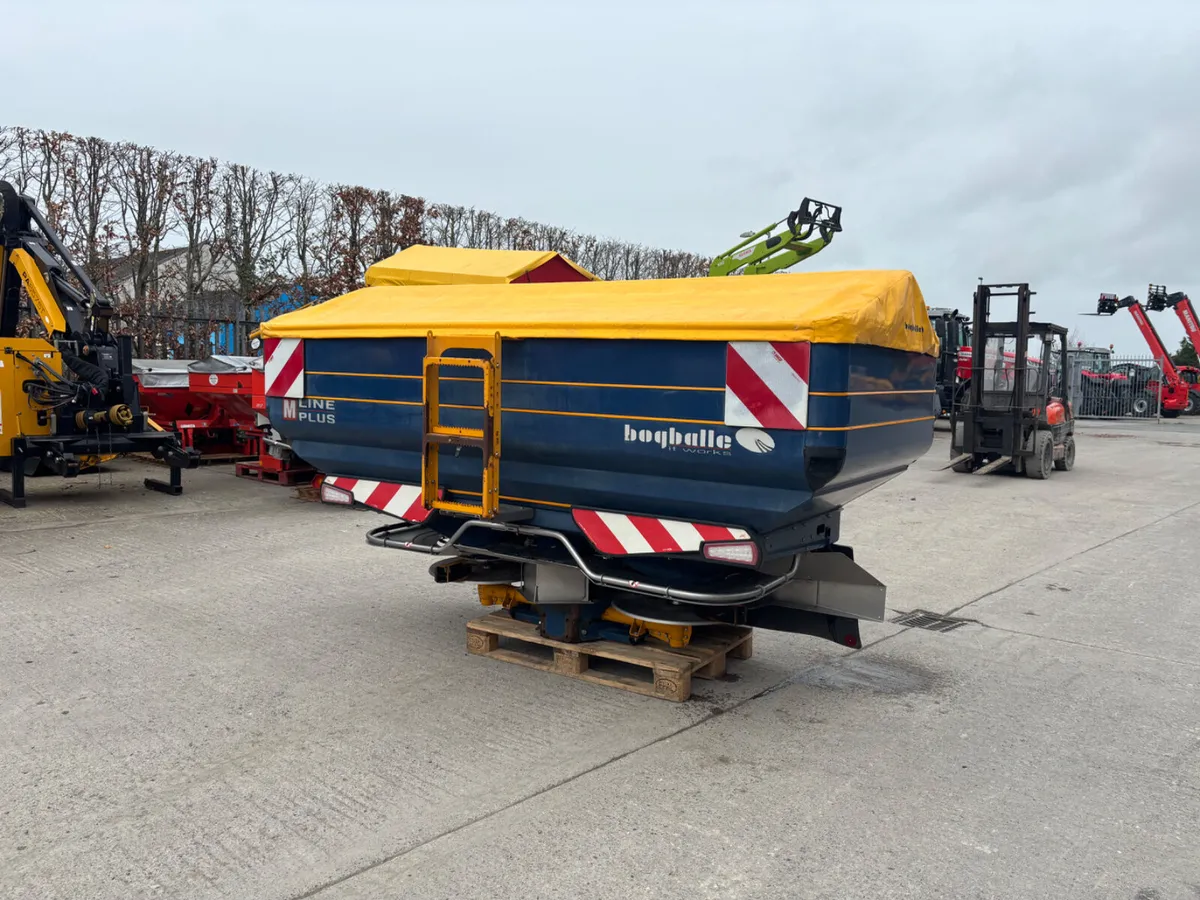 Bogballe M35W Fertilizer Spreader - Image 1