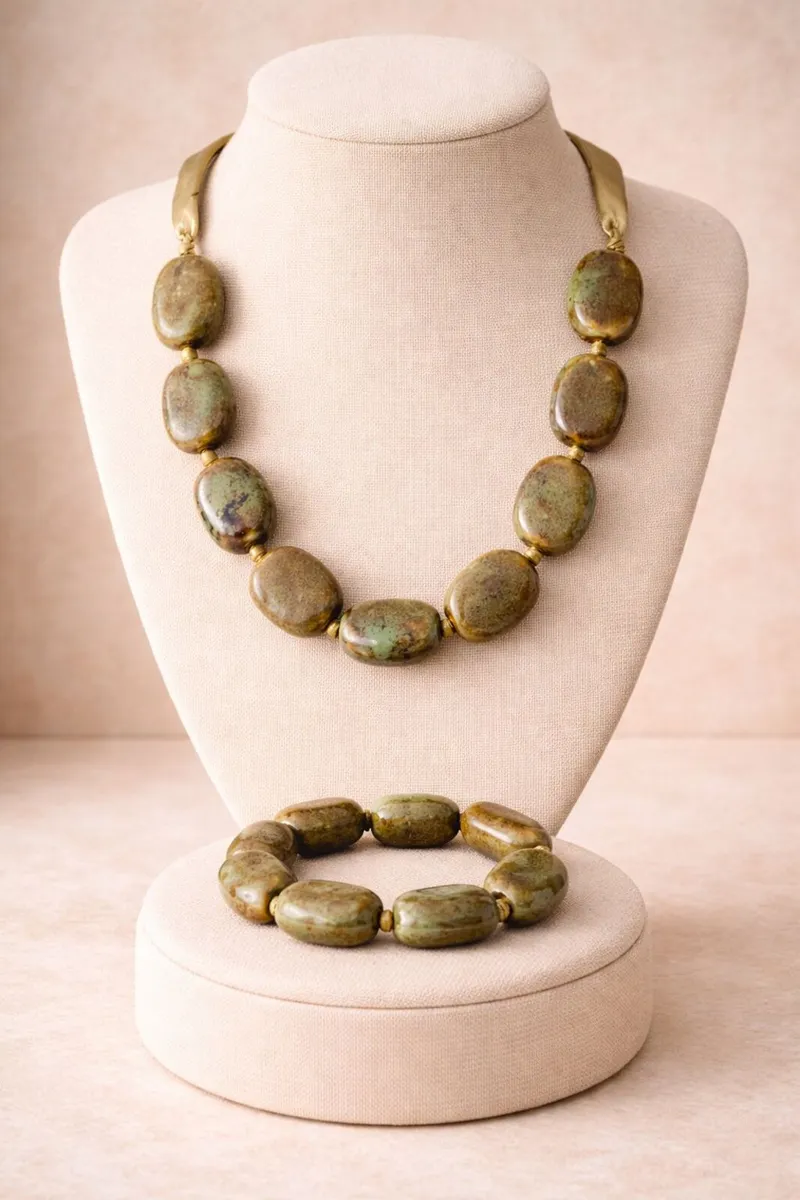 Vintage Chunky Green Stone Necklace & Bracelet Set - Image 1