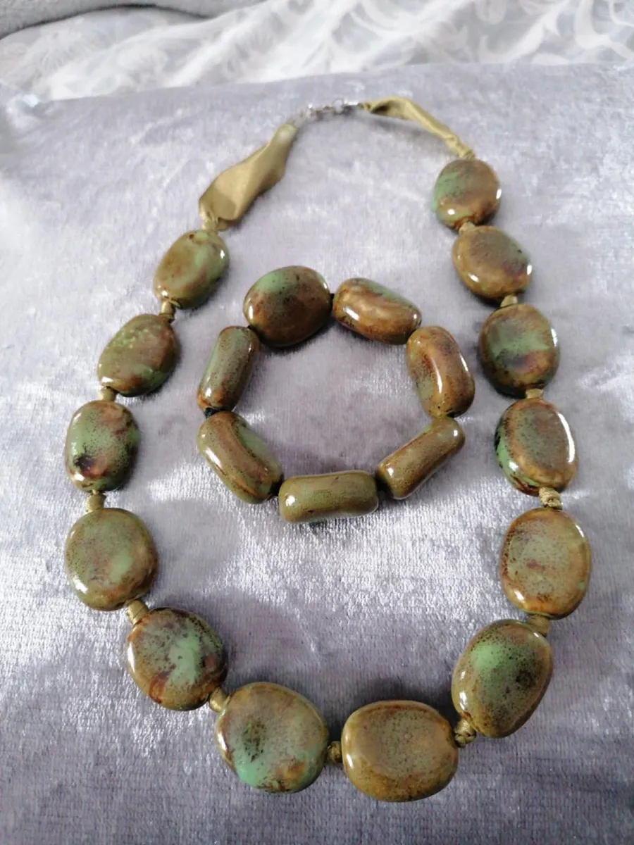 Vintage Chunky Green Stone Necklace & Bracelet Set - Image 3