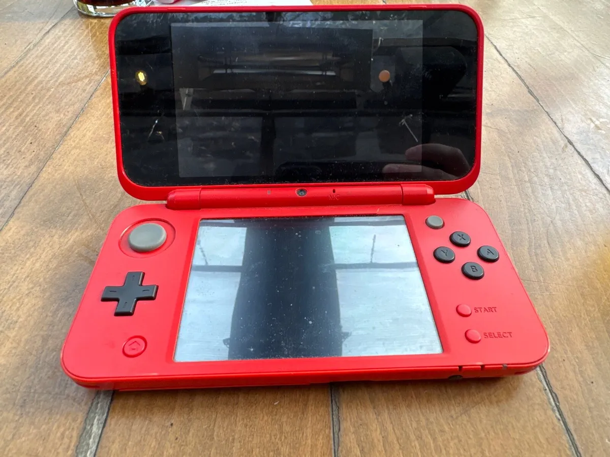 Nintendo 2ds Xl Pokeball Edition - Image 2
