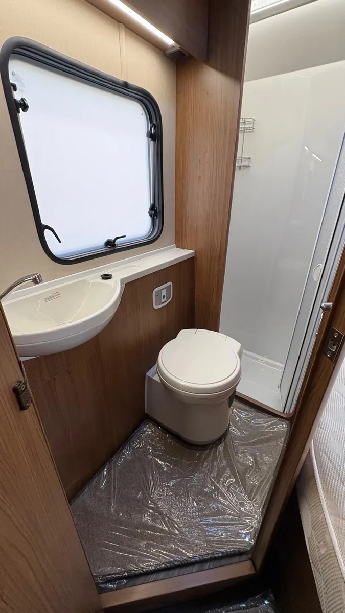 2019 AUTO TRAIL IMALA T715 LOW PROFILE FRENCH BED - Image 4