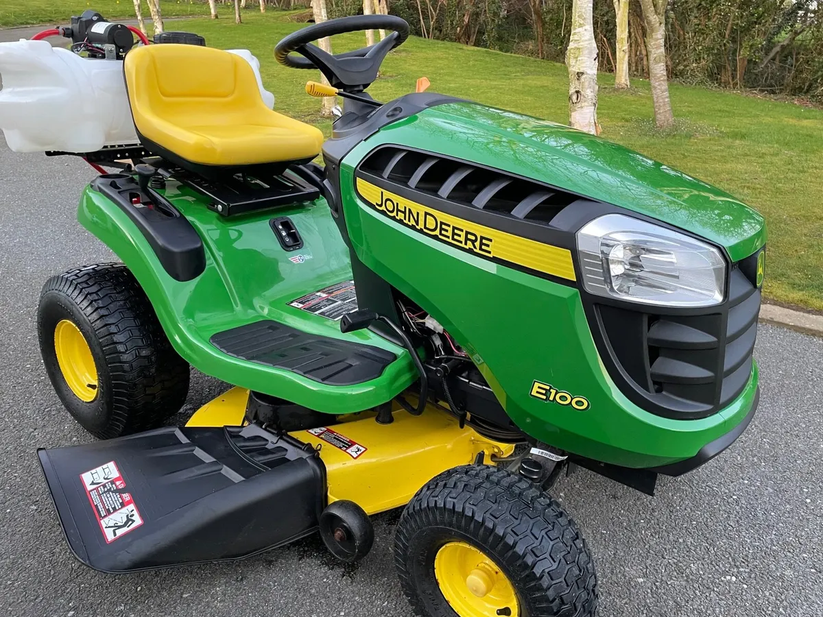 John Deere Ride on Mower - Image 1