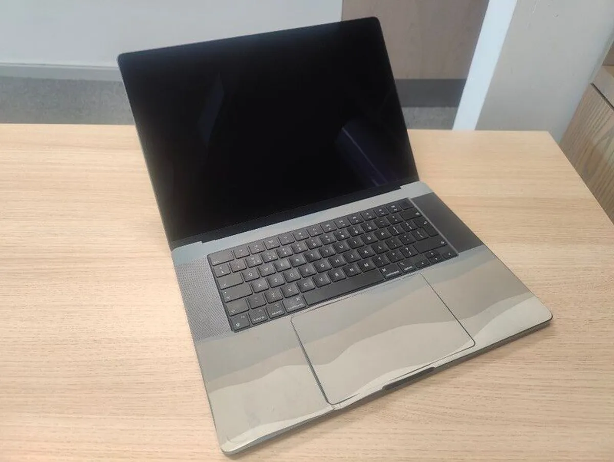 Macbook Pro 16" M4 Max 1Tb 36GB Space Black 2025 - Image 1