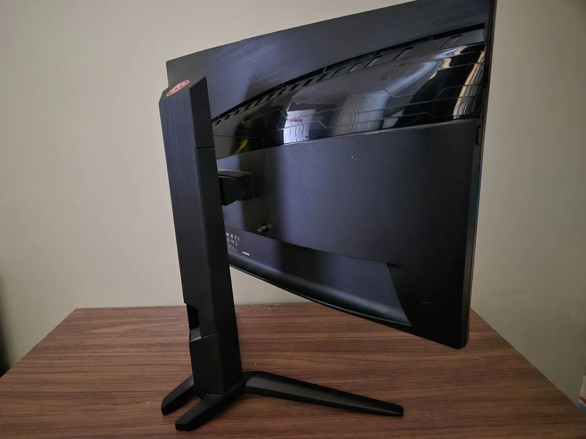 Gaming Monitor / MSI MAG241C / 144Hz 1080p / - Image 2