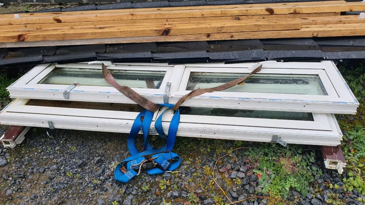 FREE Old large Windows - Image 2