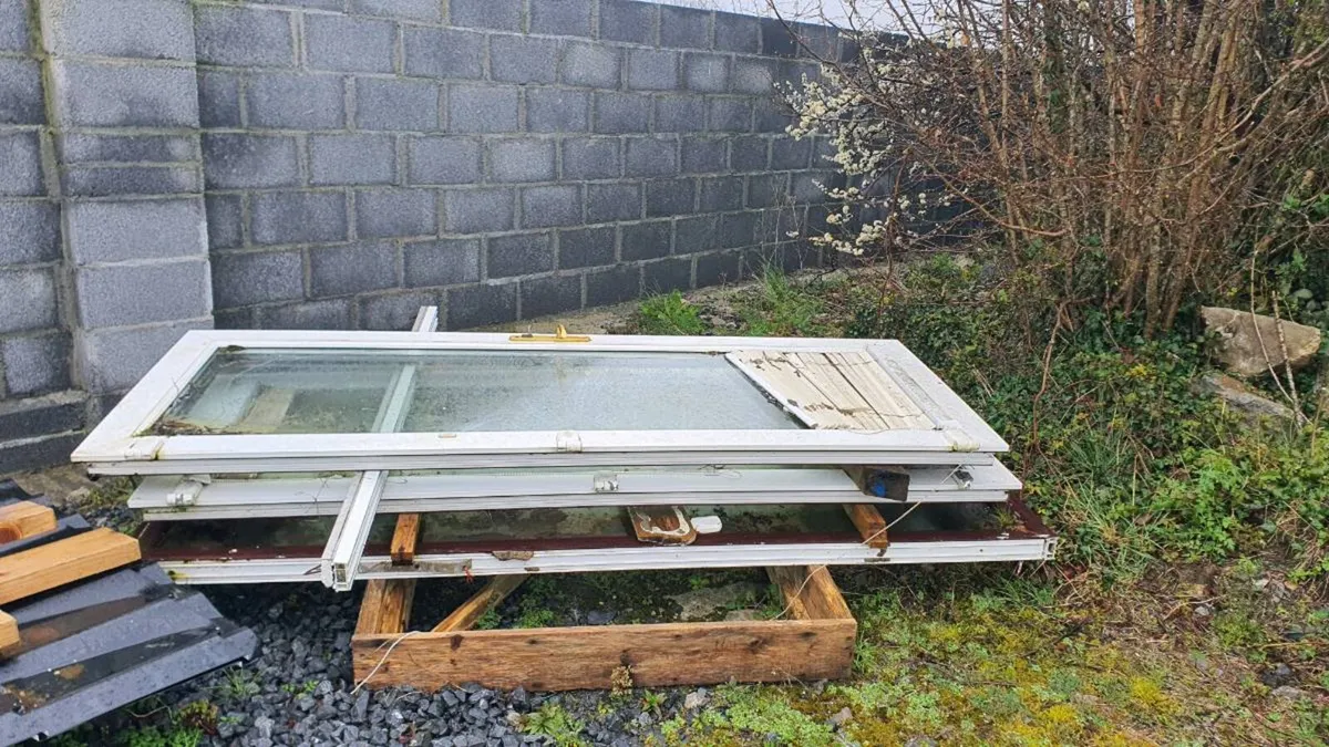 FREE Old large Windows - Image 1