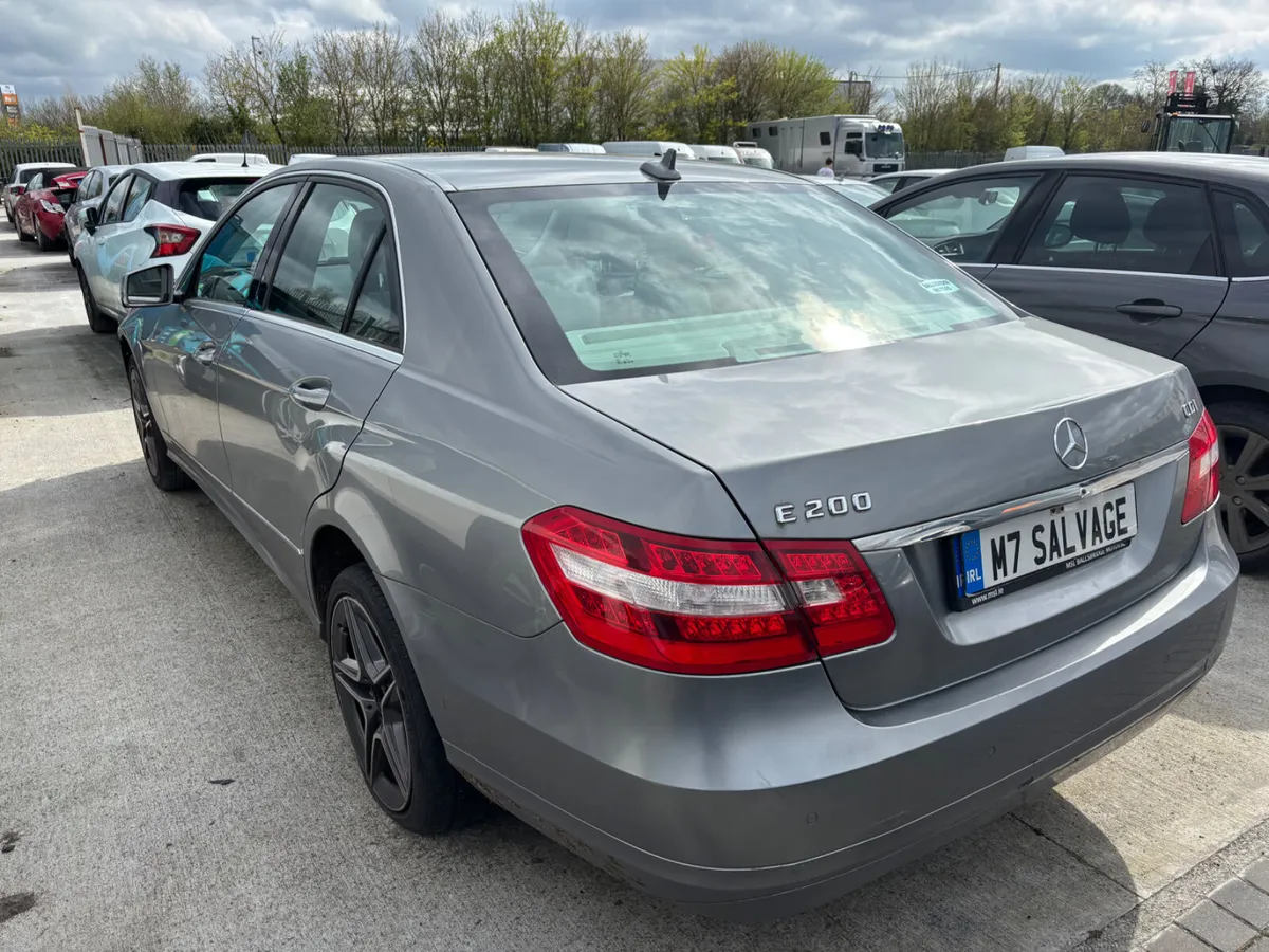 13 E200cdi 2.1 Diesel Auto 260km Drives - Image 4