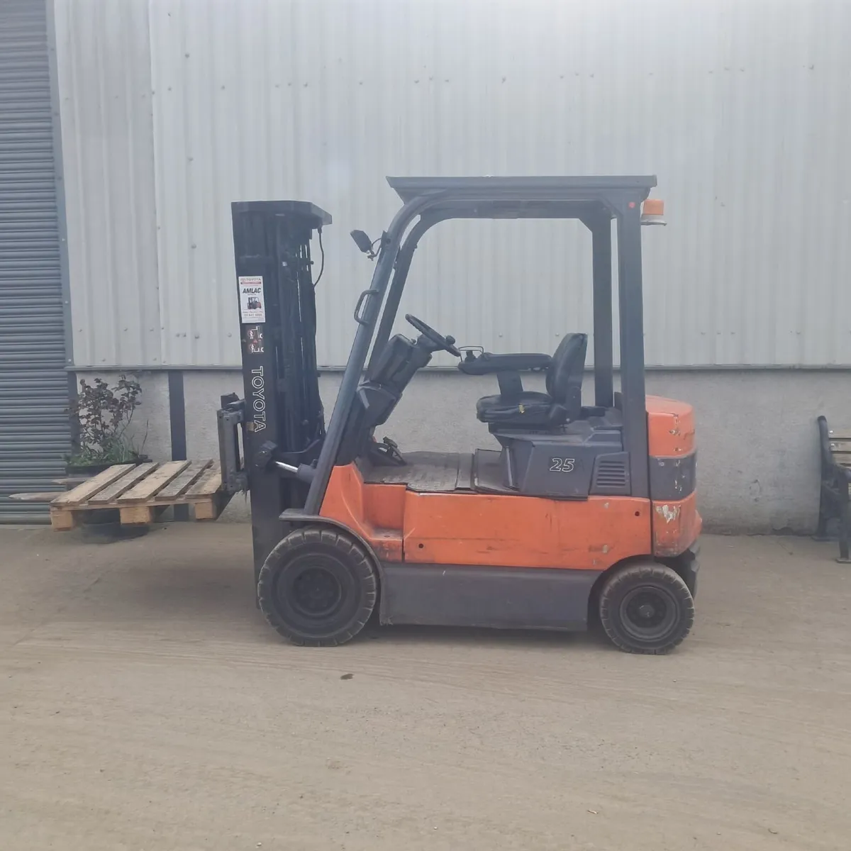 forklift TOYOTA AMLAC - Image 1