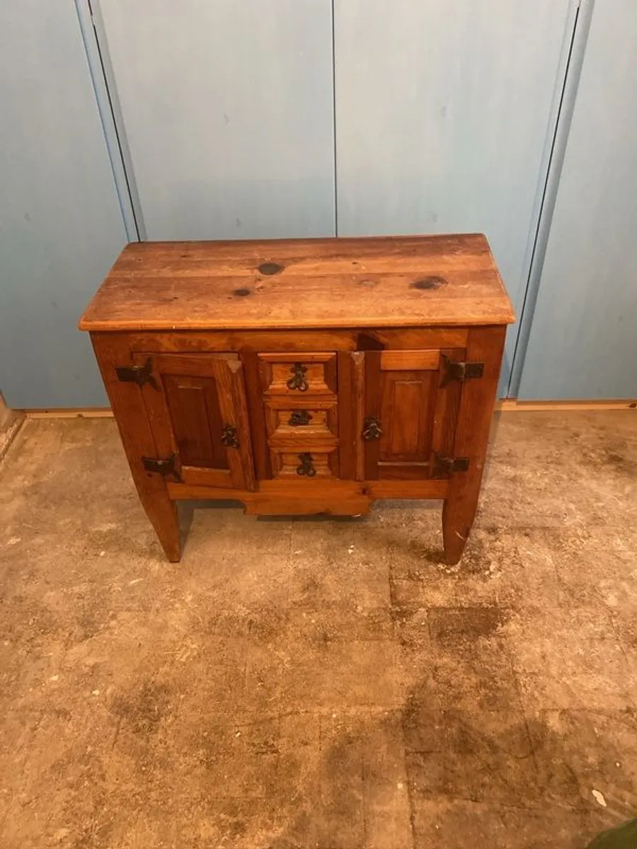 small cabinet - Image 1