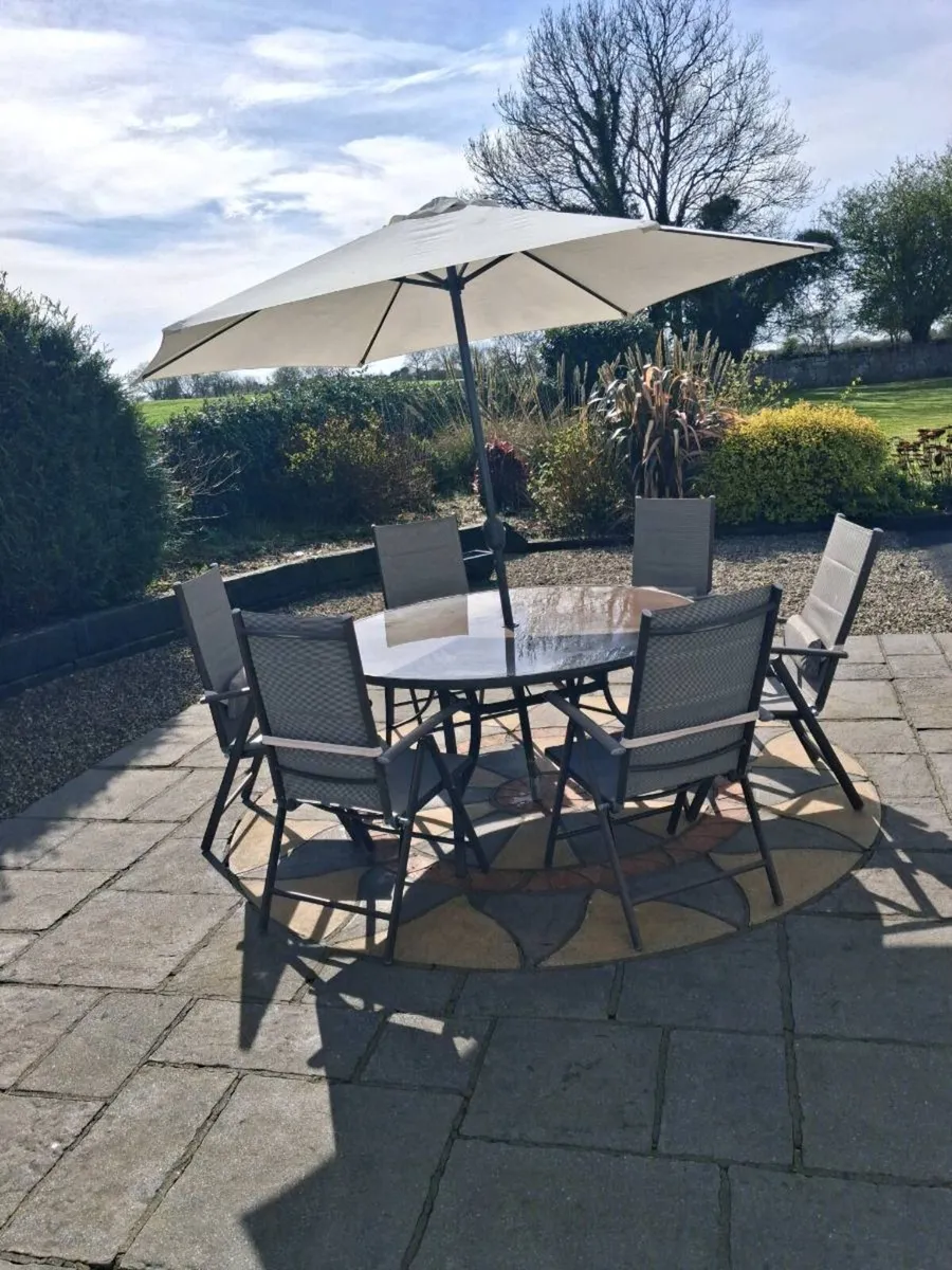 Patio furniture set - Image 1