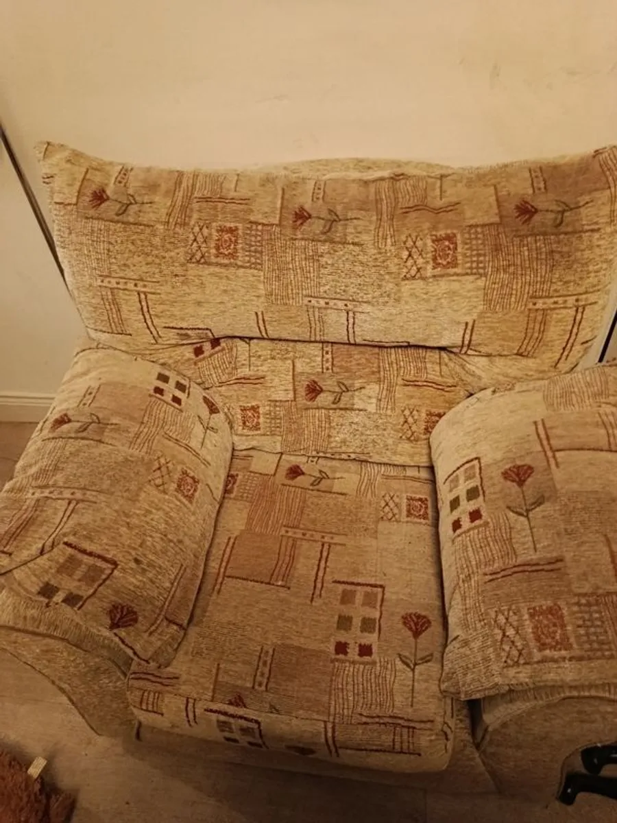 3 seater couch and arm chair - Image 2