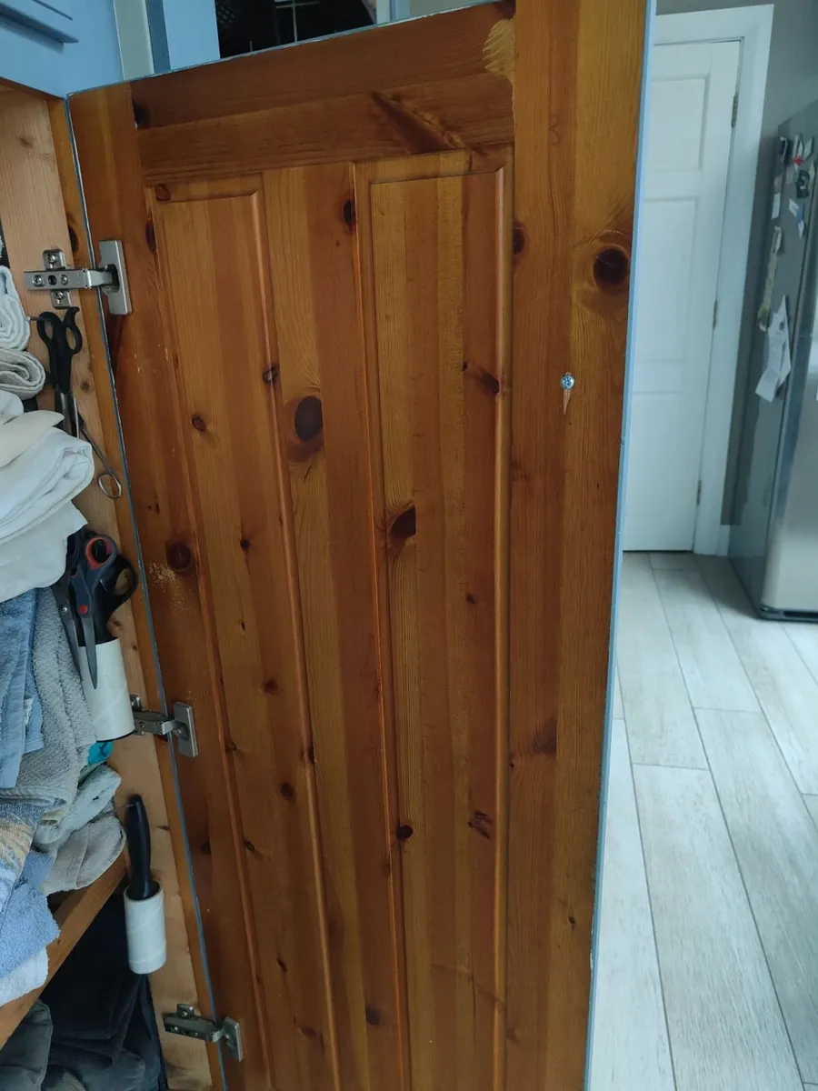 Kitchen cabinets - Image 2