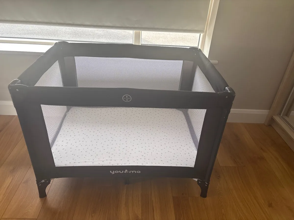 Travel cot