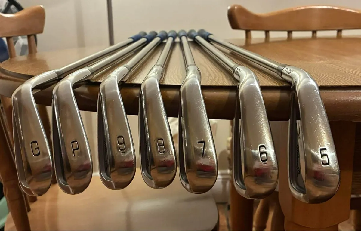 LEFT HANDED GOLF IRONS - Image 1