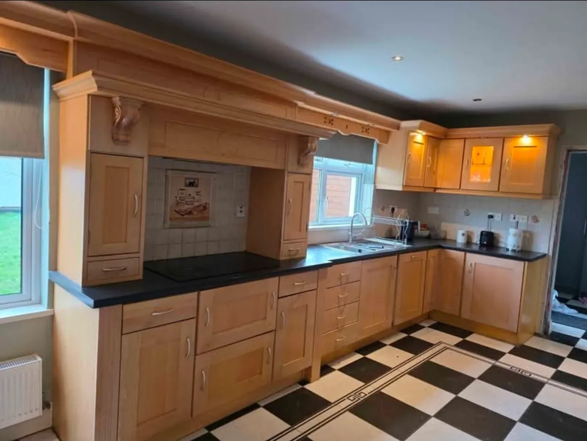 Maple Shaker Kitchen - Image 4