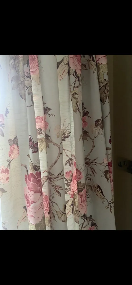 Curtains - Image 2