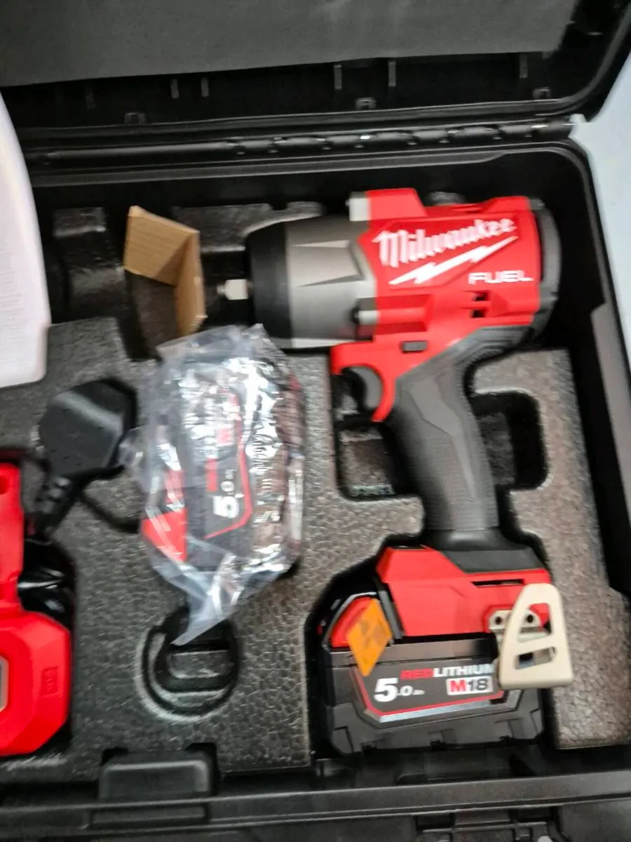 Milwaukee M18 Fuel 1/2' Gen4 High Torque Wrench Ki - Image 2
