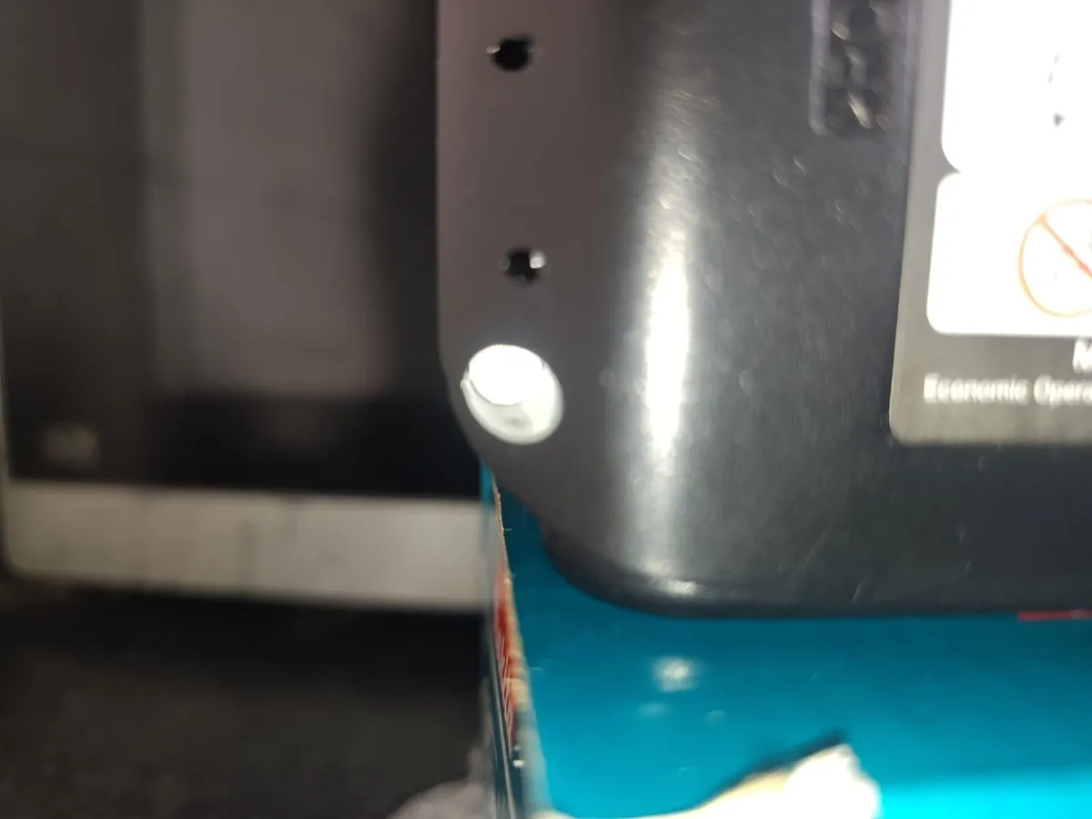 2 x Makita 6.0amp LXT batteries NEW unwanted gift - Image 4