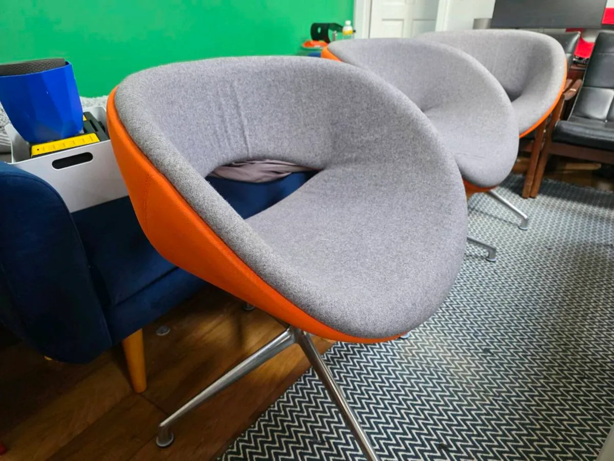 6 mid-century BOSS swivel chairs - Image 1