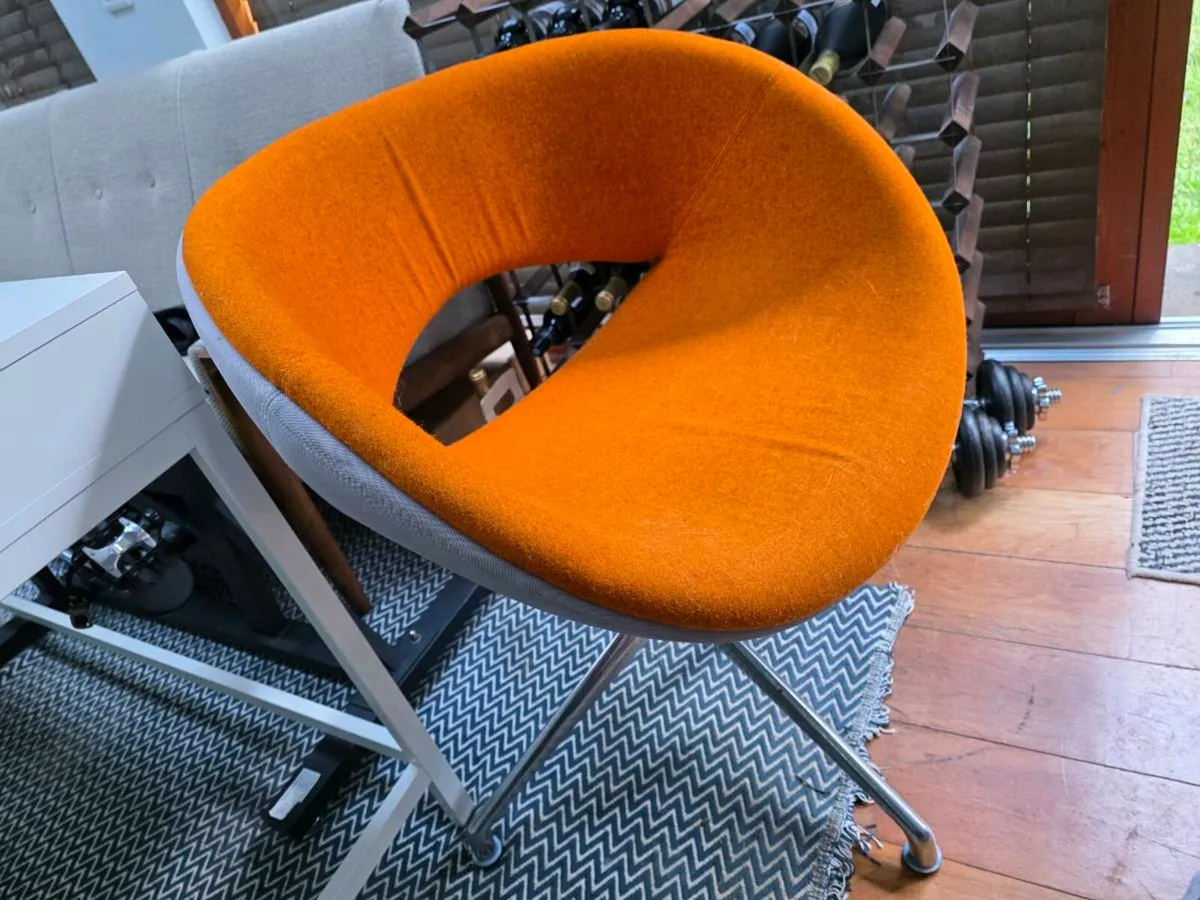 6 mid-century BOSS swivel chairs - Image 2