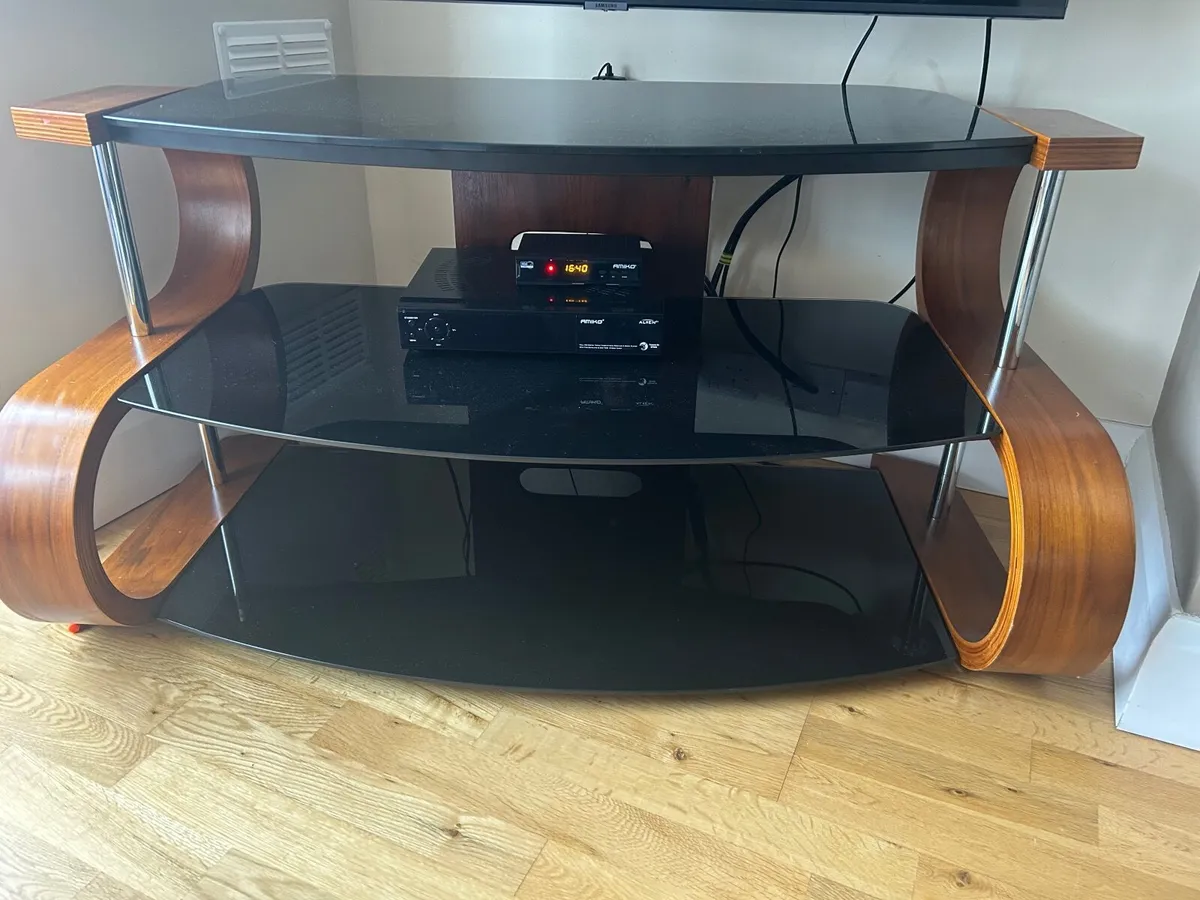 TV stand - Image 1