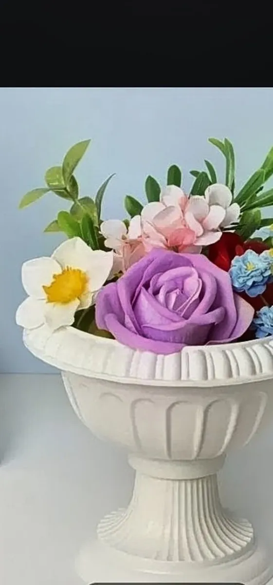 Vintage roman style planter - Image 1