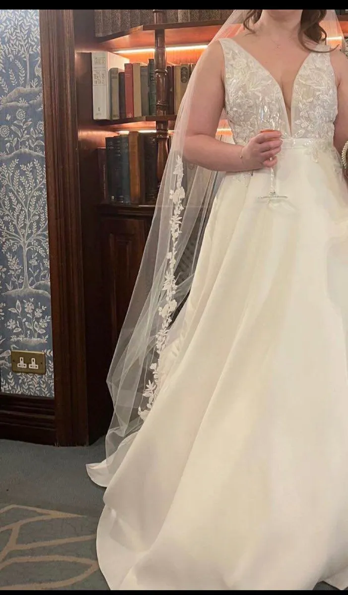 Wedding dress - Image 1