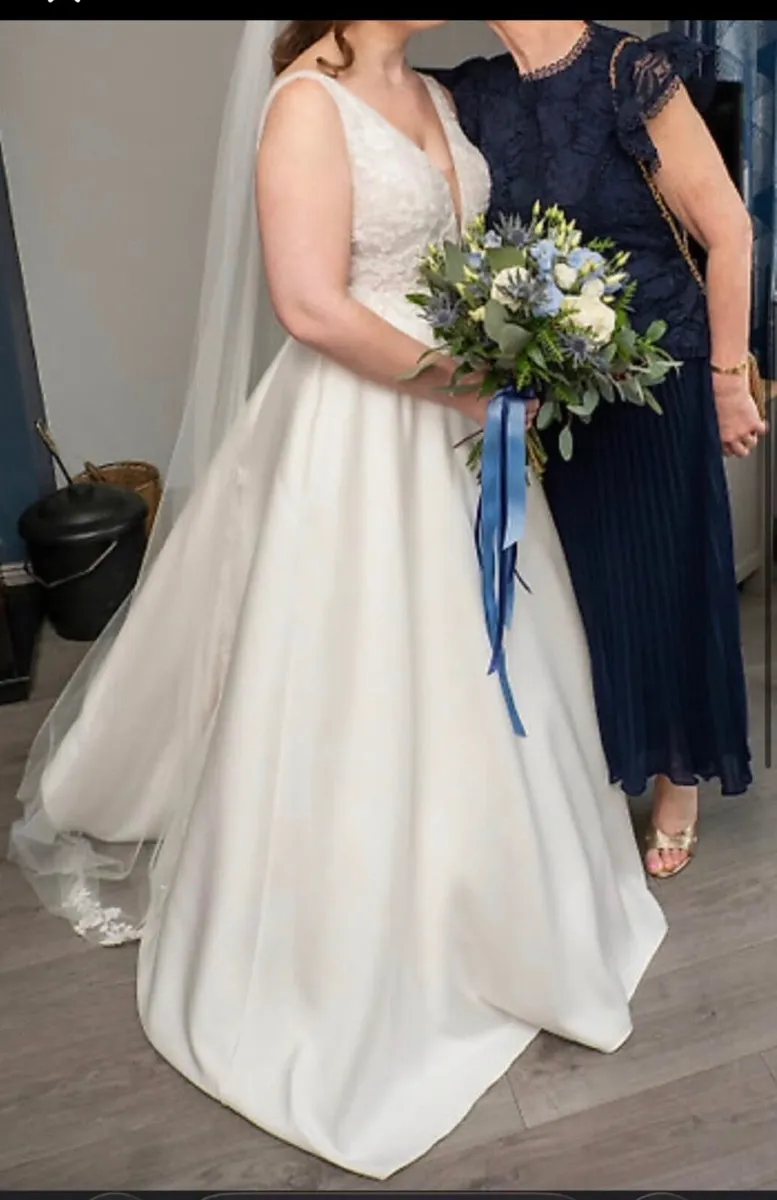 Wedding dress - Image 3