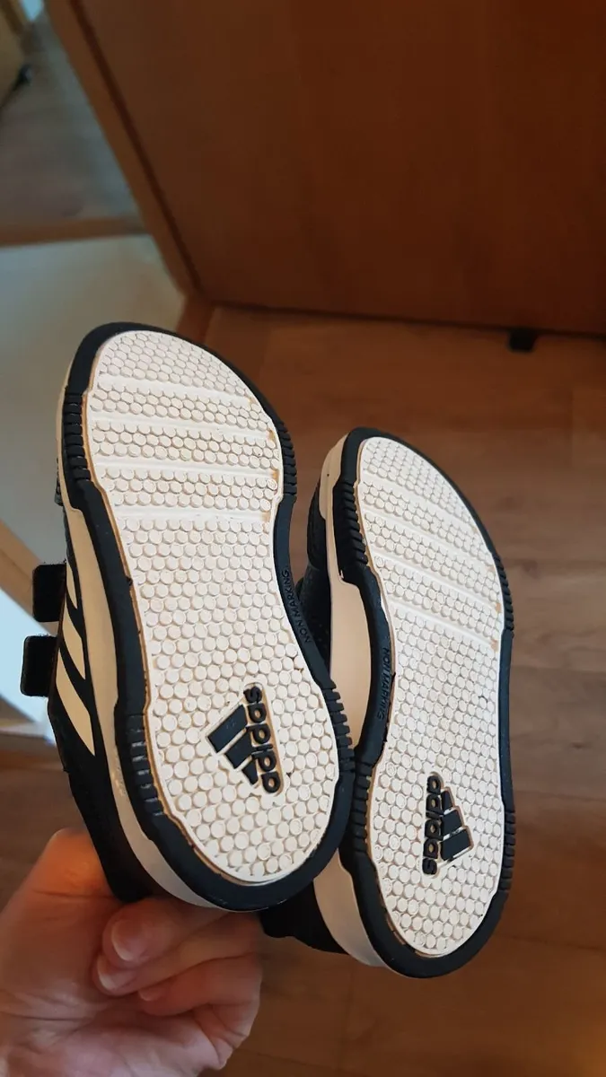 Toddler Adidas shoes size 26 - Image 3