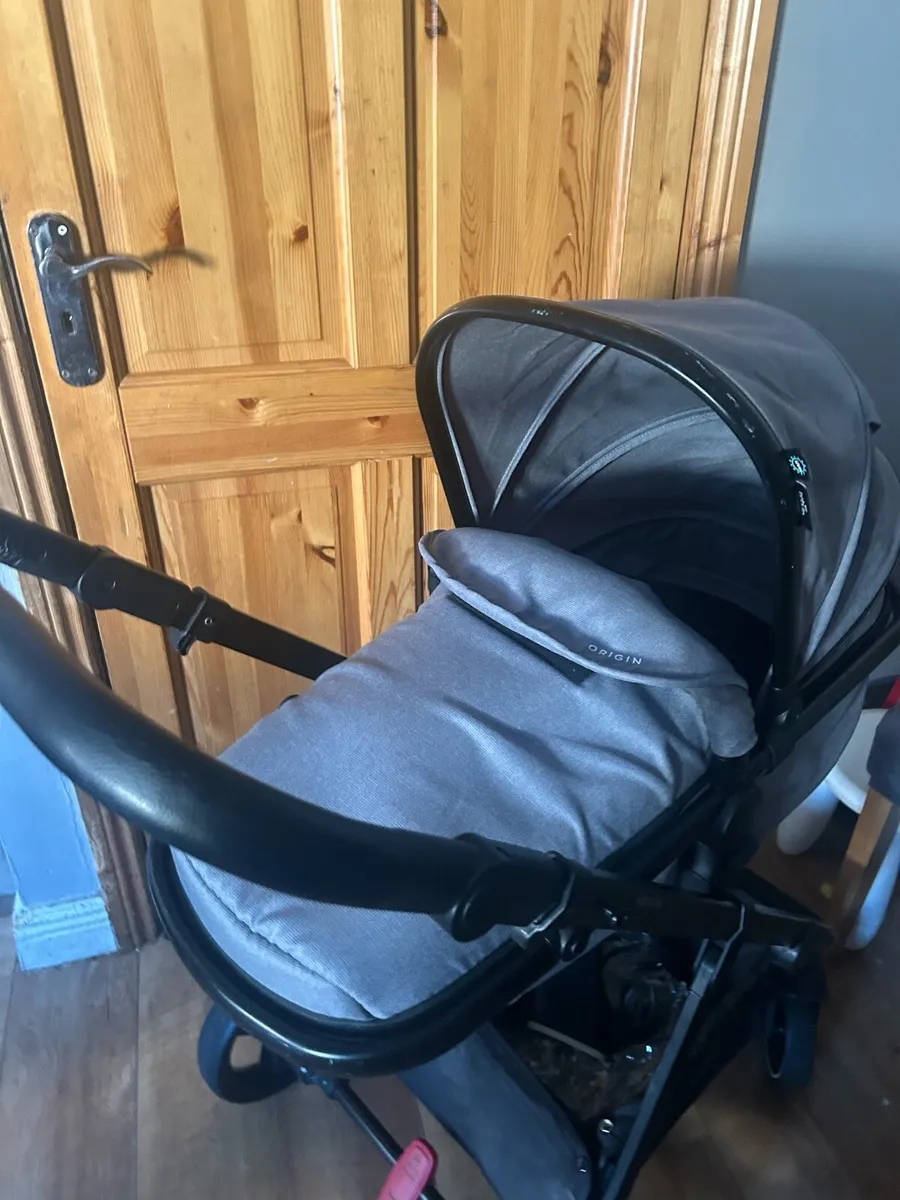 2 in 1 pram - Image 1