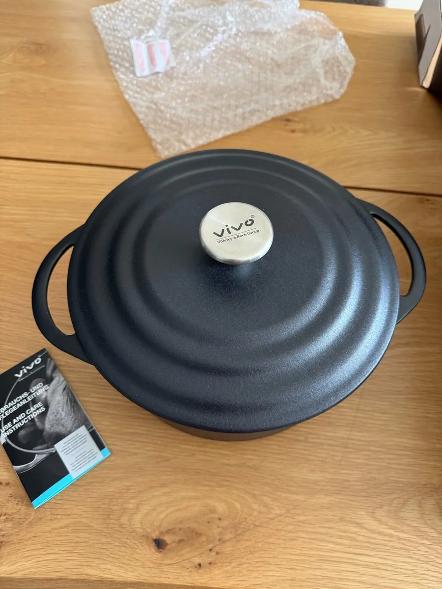 New Vivo by Villeroy and Boch Cast Iron Casserole - Image 1