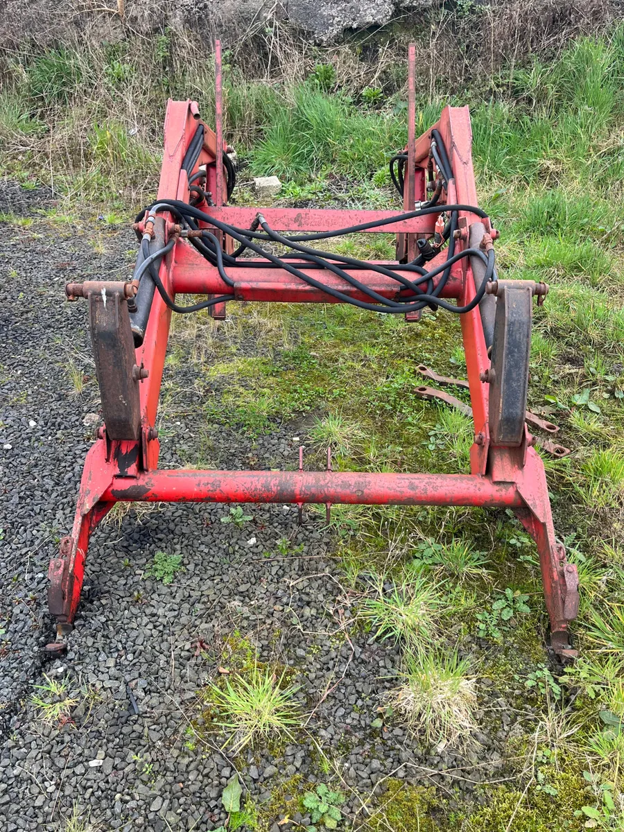 Massey Ferguson 880 Loader - Image 2