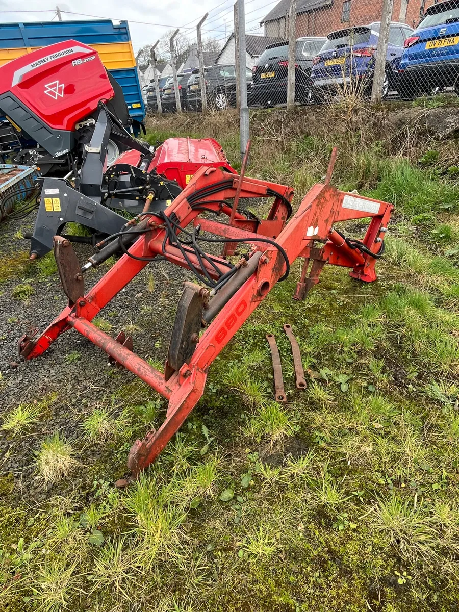 Massey Ferguson 880 Loader - Image 1