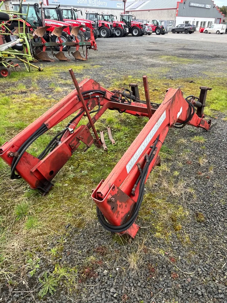 Massey Ferguson 880 Loader - Image 4