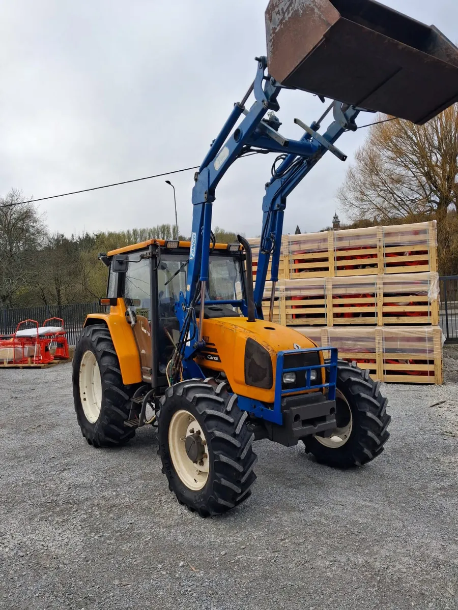 Renault Ceres 4WD Tractor - Image 2