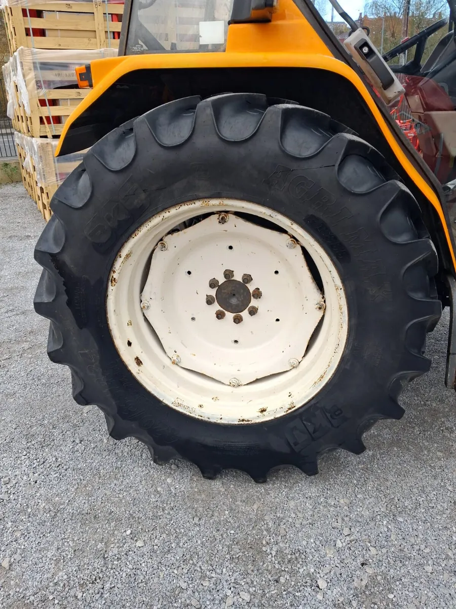 Renault Ceres 4WD Tractor - Image 4