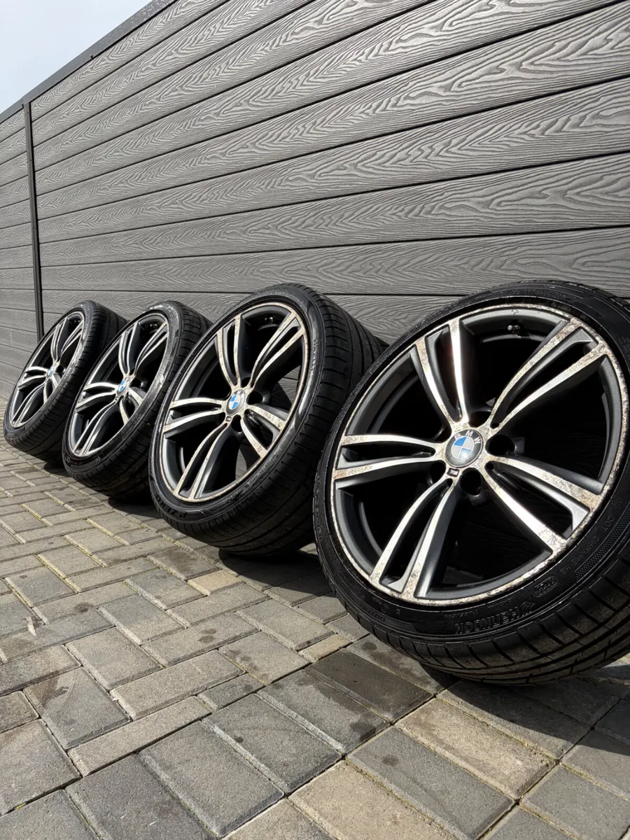 19” GENUINE BMW F30 ALLOY WHEELS & TYRES - Image 1