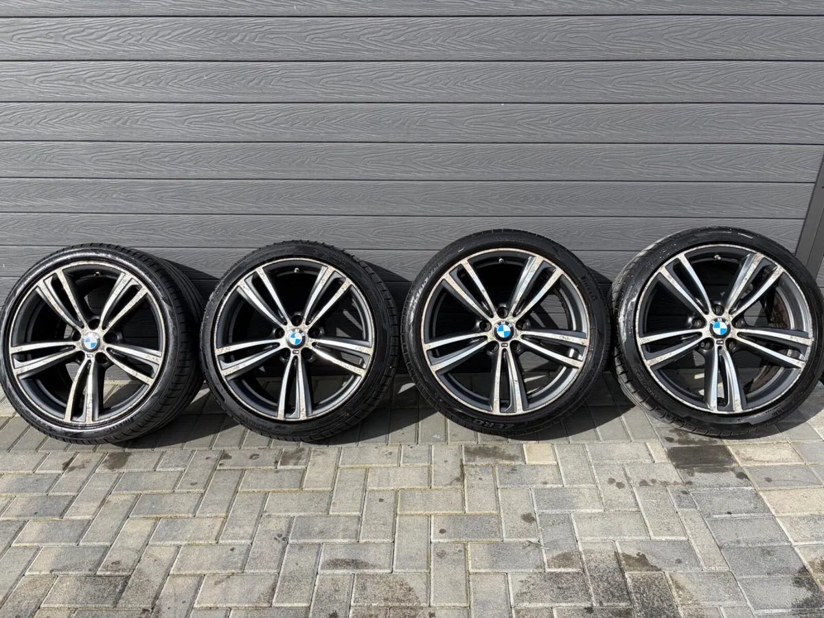 19” GENUINE BMW F30 ALLOY WHEELS & TYRES - Image 2