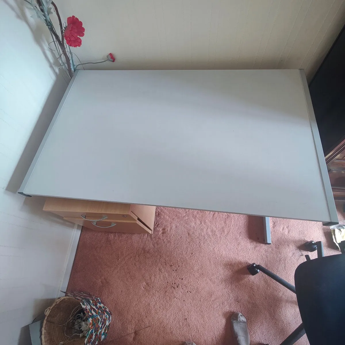 Computer desk and chair - Image 2