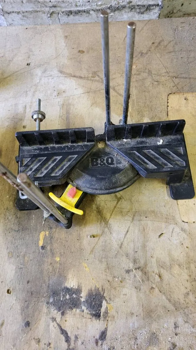 B & Q mitre saw,