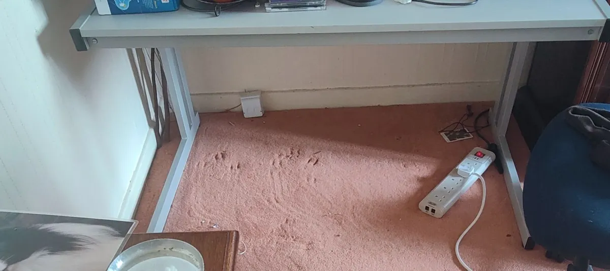 Computer desk and chair - Image 3