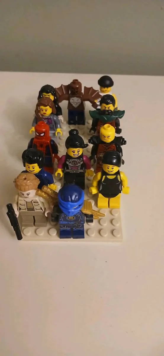 Lego minifigures and accessories - Image 2