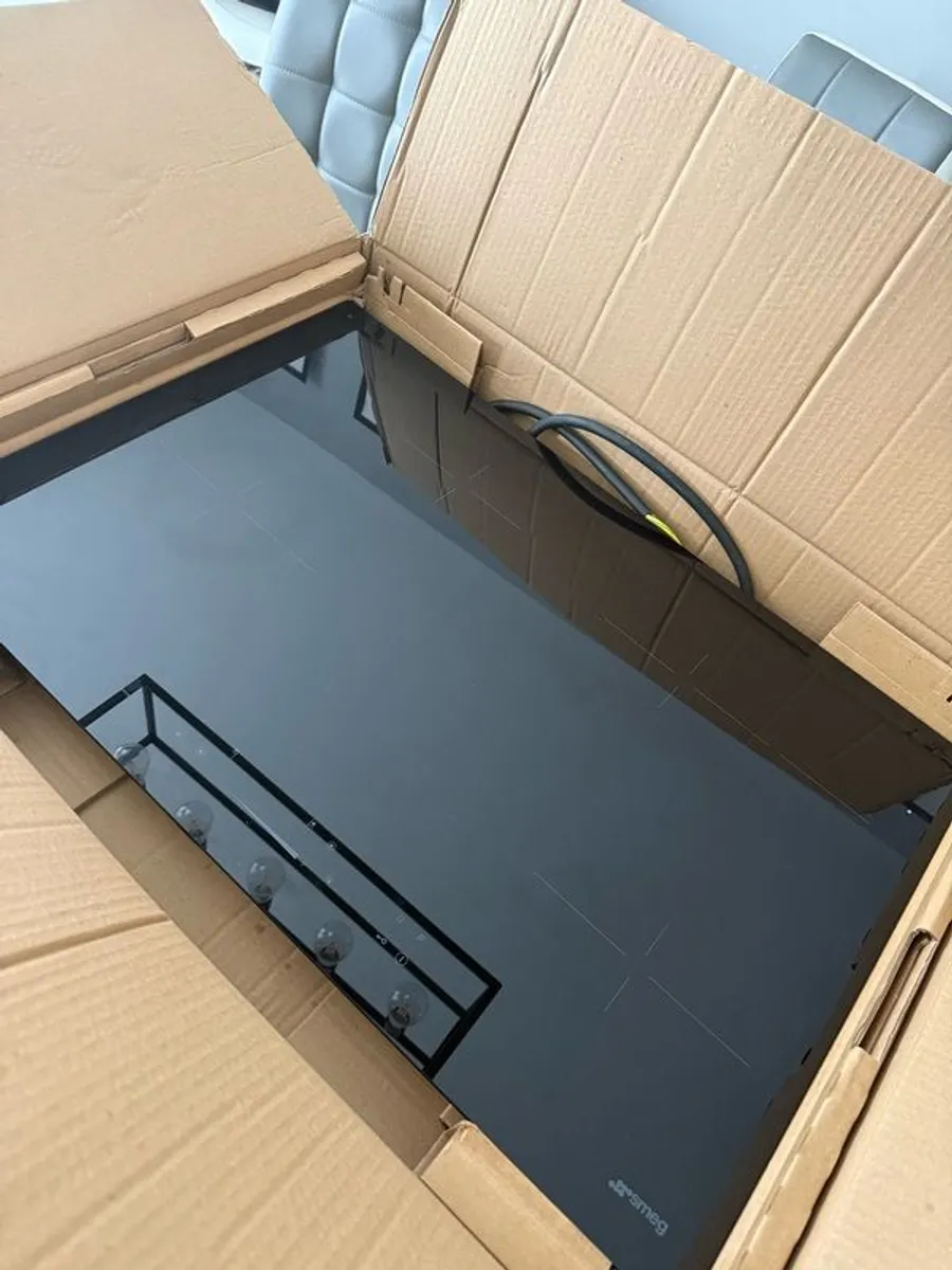 Smeg 77-80cm Kitchen Ceramic Hob - Image 1