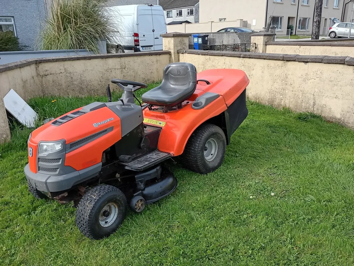 Husqvarna ride on lawnmower - Image 1
