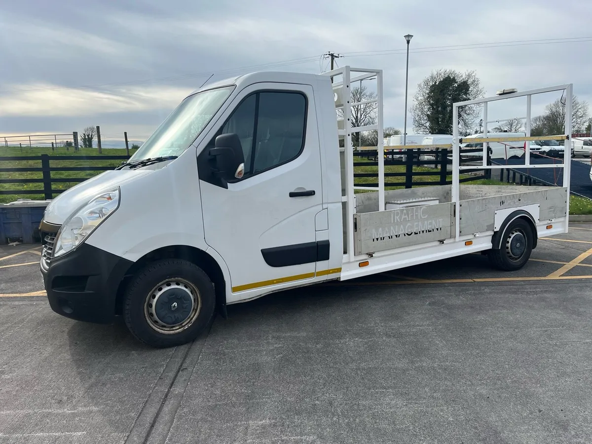 Renault Master Traffic management - Image 1