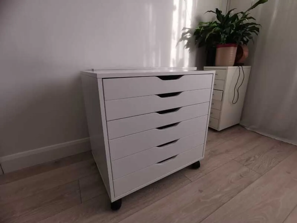 2 Chest of Drawers: 6 Drawer IKDEA Unit on wheels - Image 4